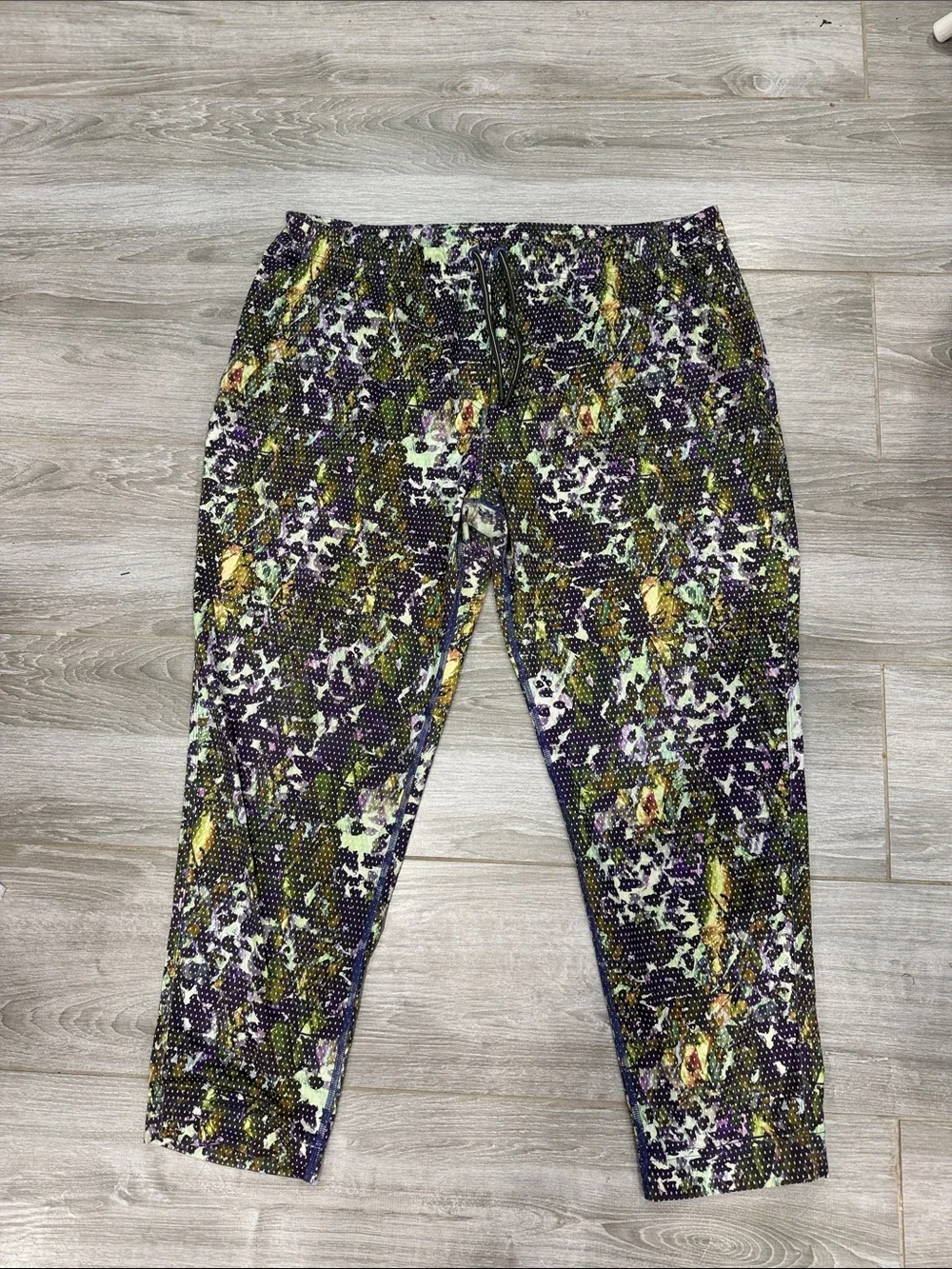 Lulu Lemon Athletica Patterned Pull-On Crop Pants - Purple Green Print size 12